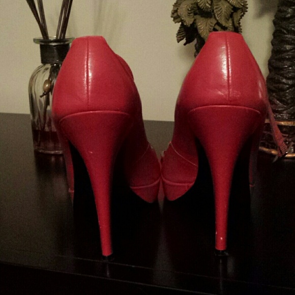 Red stilletos - Picture 2 of 8